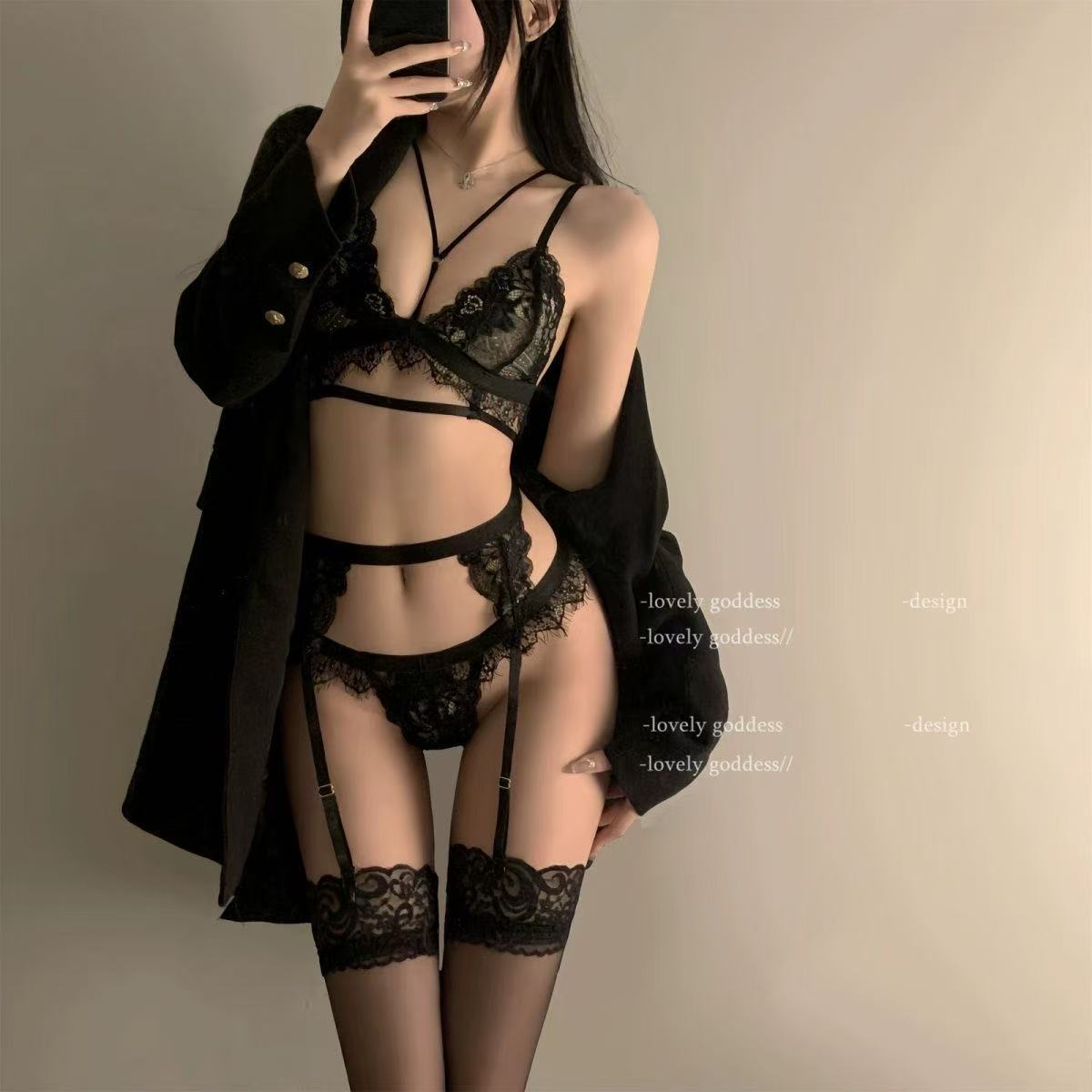 纯欲风黑色蕾丝文胸套装女交叉挂脖吊带款轻薄透气性感三点式内衣