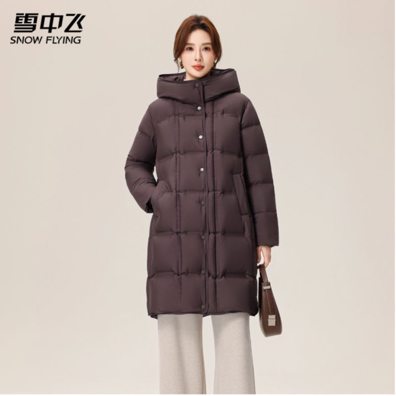 【雪中飞】女中长款羽绒服2026冬季新款时尚妈妈加厚休闲保暖连帽外套