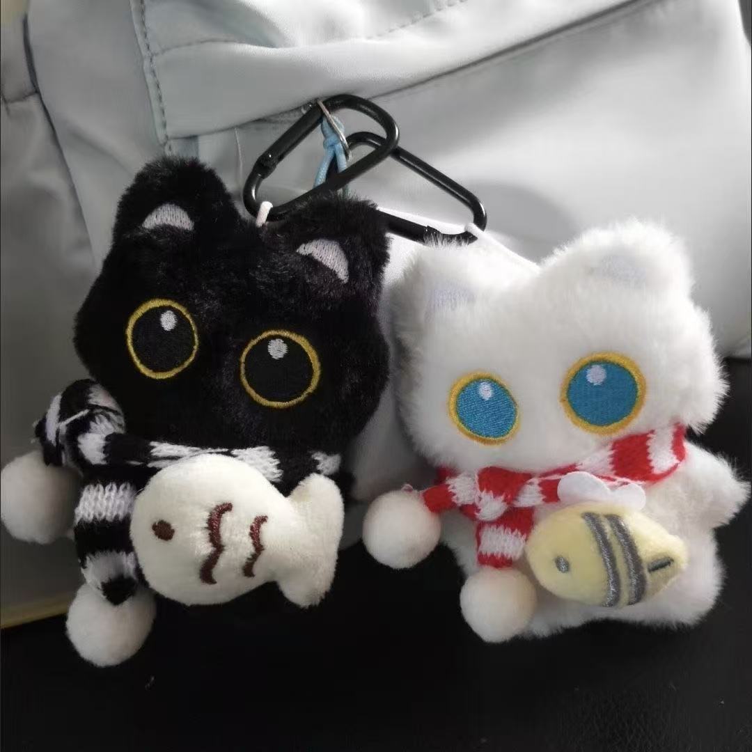 可爱呆萌包小鱼大眼黑猫挂件毛绒玩偶情侣包挂件创意小黑猫钥匙扣