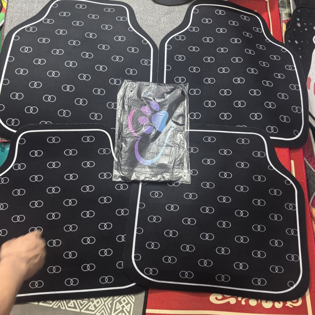汽车脚垫尾货清仓水晶绒汽车脚垫子四件套汽车用品汽车配饰脚踩垫