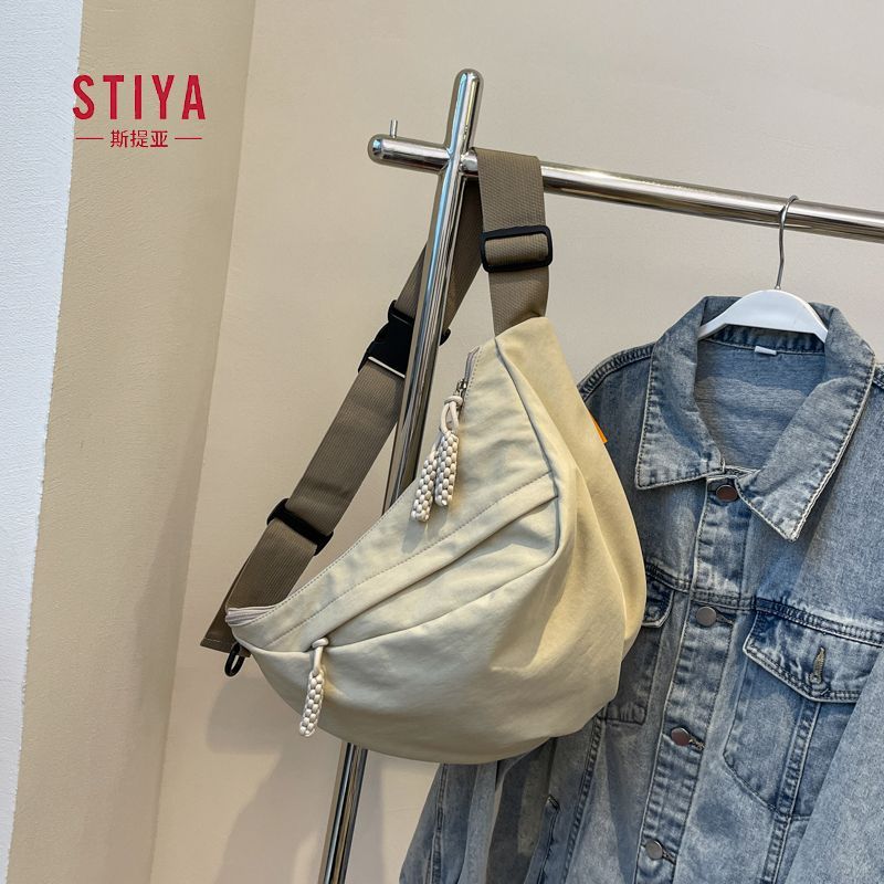 【STIYA】日系街头潮流大容量纯色简约休闲大容量胸包通勤百搭饺子包