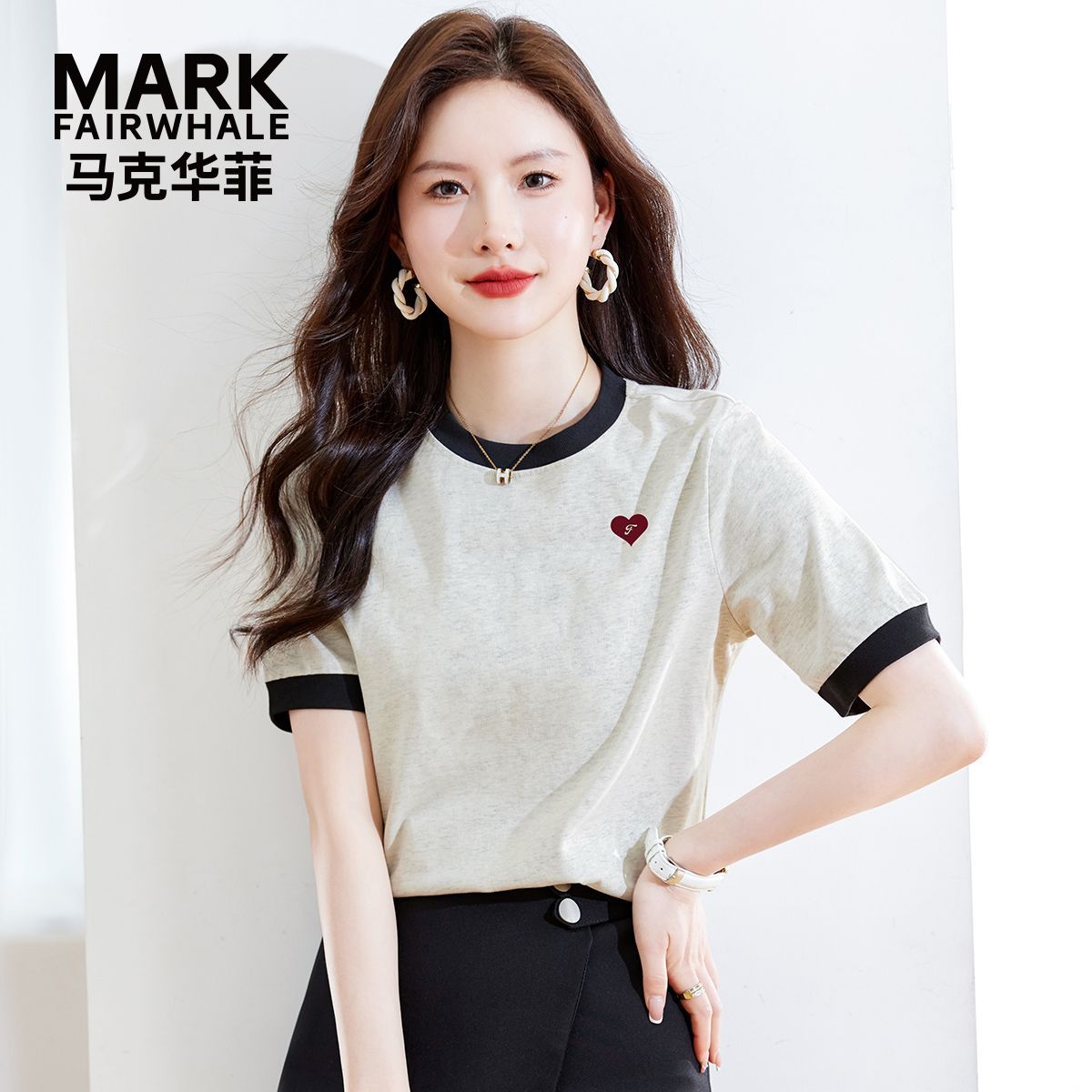 【马克华菲】女装舒适棉感短袖女t恤植绒心形图案拼接休闲春夏季上衣