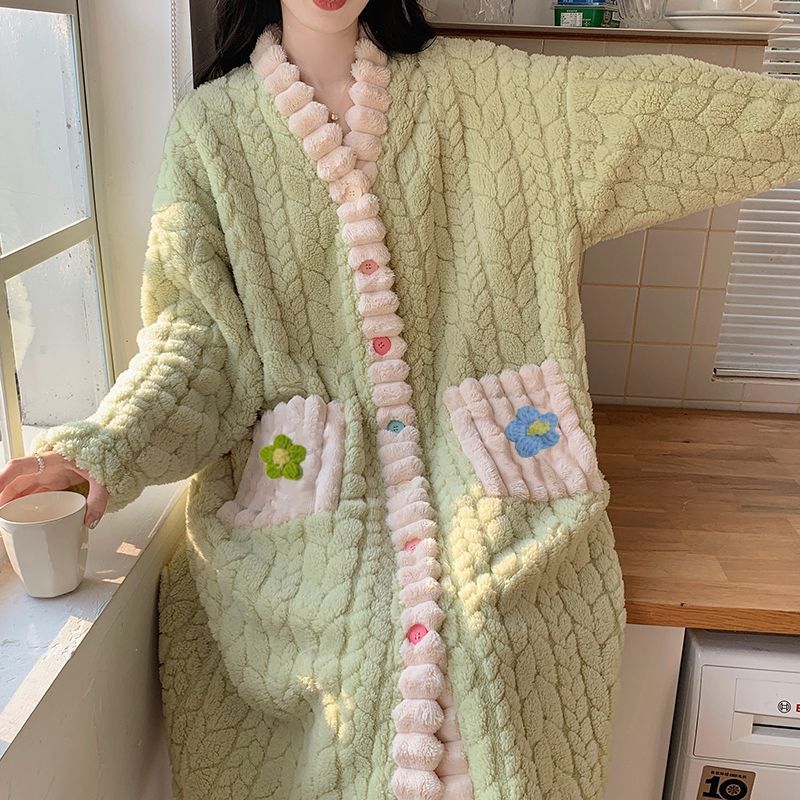 新款法兰绒睡袍长款珊瑚绒睡衣女冬季加绒加厚无帽家居外套到脚踝